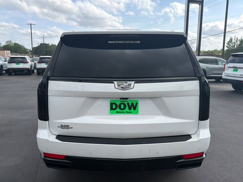 Used 2023 Cadillac Escalade ESV Sport Platinum w/ LPO, ONYX Package image 5