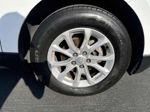 Used 2018 Chevrolet Equinox LT FWD image 3
