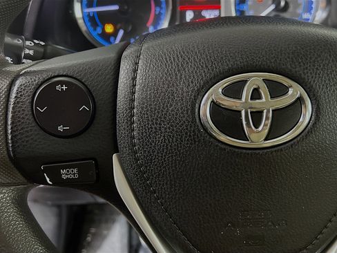 Used 2018 Toyota Corolla LE image 18