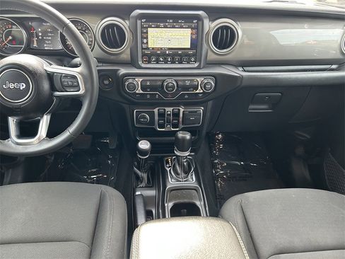 Used 2023 Jeep Gladiator Overland image 16