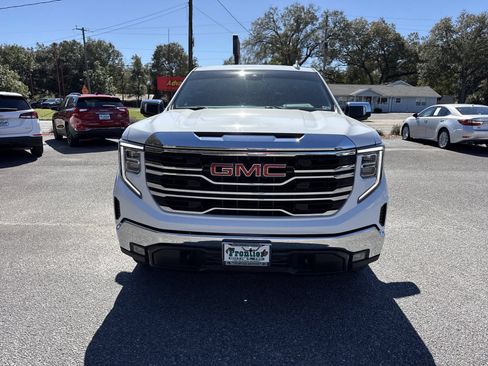 Used 2023 GMC Sierra 1500 SLT w/ X31 Off-Road Package AWD/4WD image 8
