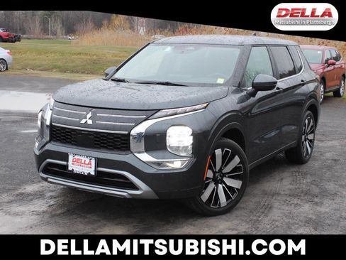 Used 2025 Mitsubishi Outlander SE AWD/4WD image 1