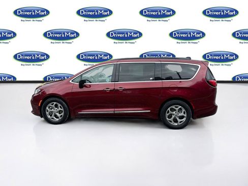 Used 2023 Chrysler Pacifica Limited FWD image 4