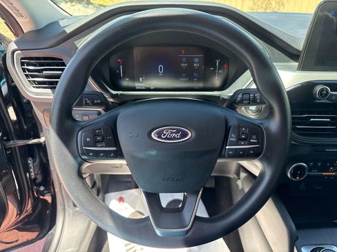 Certified 2025 Ford Escape Active AWD/4WD image 16