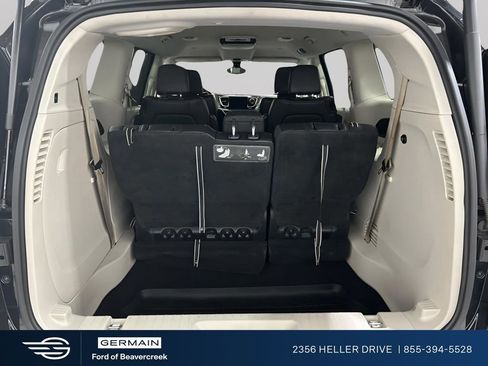 Used 2017 Chrysler Pacifica Touring-L FWD image 24