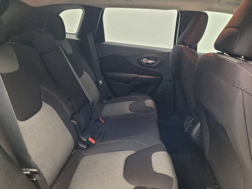 Used 2015 Jeep Cherokee Sport FWD image 19