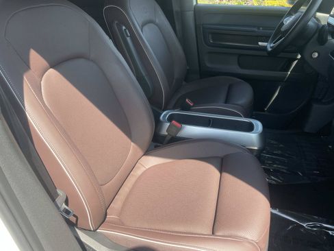 Certified 2025 Volkswagen ID. Buzz Pro S RWD image 29