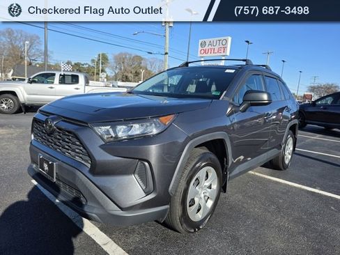 Used 2021 Toyota RAV4 LE image 1