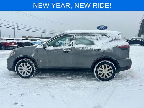 Used 2017 Nissan Rogue S image 3