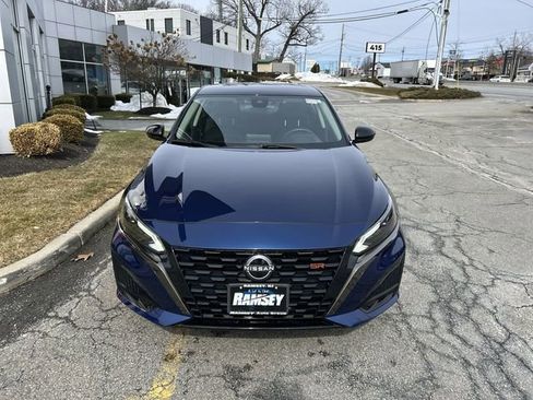 Used 2023 Nissan Altima 2.5 SR FWD image 3