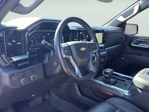 Used 2022 Chevrolet Silverado 1500 LTZ w/ LTZ Premium Package AWD/4WD image 22
