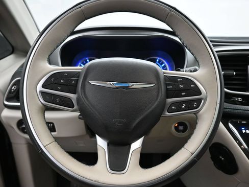 Used 2018 Chrysler Pacifica Limited w/ Advanced Safetytec Group FWD image 13