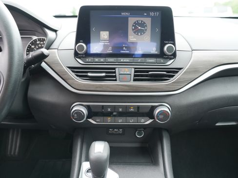 Used 2025 Nissan Altima 2.5 SV FWD image 21