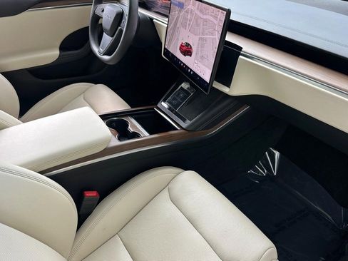 Used 2025 Tesla Model S AWD image 31