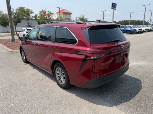 Used 2022 Toyota Sienna LE FWD image 9