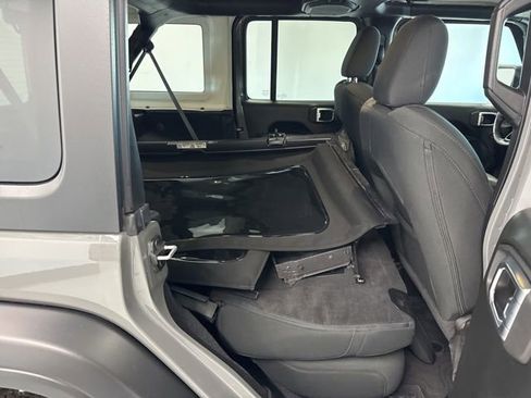 Used 2022 Jeep Wrangler Unlimited Sport image 23