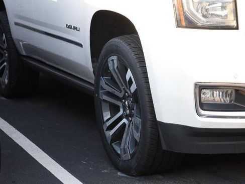 Used 2018 GMC Yukon Denali w/ Denali Ultimate Package AWD/4WD image 3