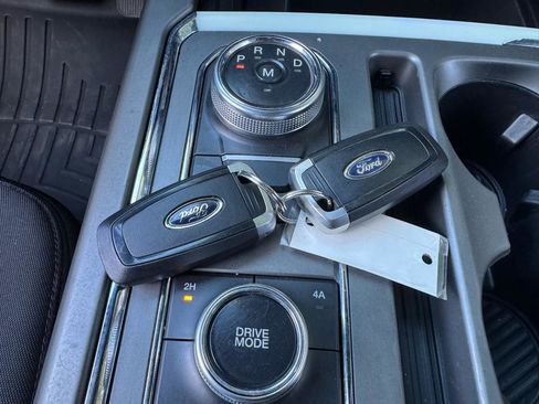 Used 2018 Ford Expedition Max XLT image 26