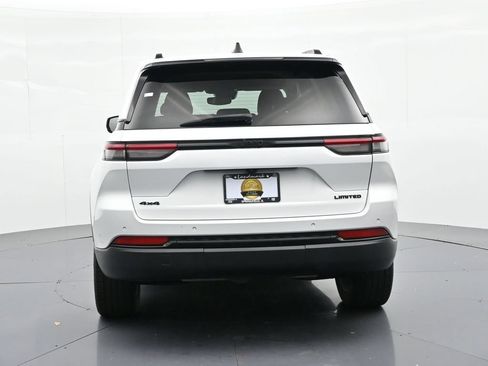 Used 2023 Jeep Grand Cherokee Limited w/ Black Appearance Package AWD/4WD image 3
