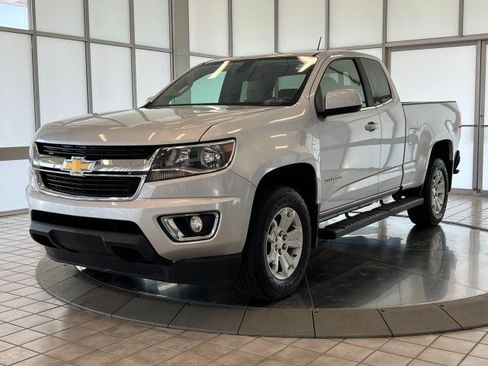Used 2016 Chevrolet Colorado LT w/ LT Convenience Package RWD image 3
