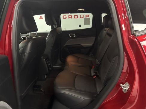 New 2025 Jeep Compass Latitude image 28