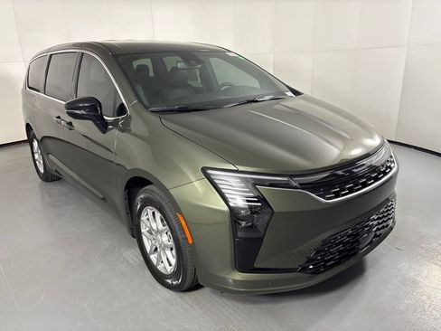 New 2027 Chrysler Pacifica Select FWD image 2