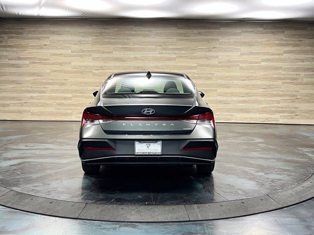 Used 2025 Hyundai Elantra Hybrid FWD image 20