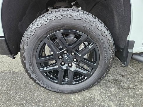 Used 2025 Chevrolet Silverado 1500 LT Trail Boss w/ Convenience Package II image 8