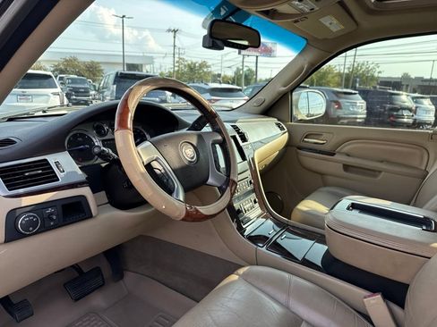 Used 2012 Cadillac Escalade ESV Luxury AWD/4WD image 3