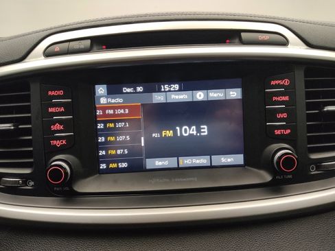 Used 2017 Kia Sorento LX w/ LX Convenience Package image 25