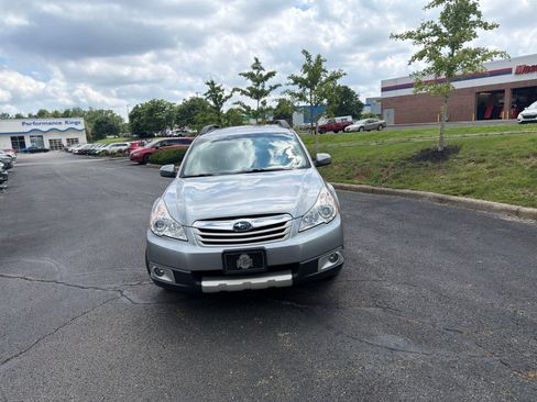 Used 2011 Subaru Outback 3.6R Limited w/ PWR Moonroof Pkg AWD/4WD image 3