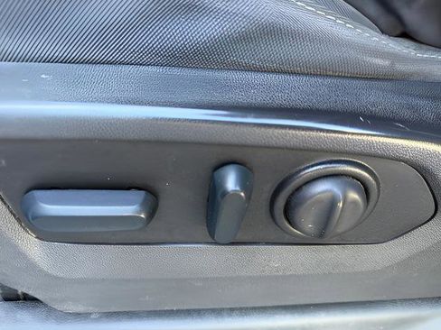 Used 2022 Chevrolet Silverado 2500 Custom w/ Custom Value Package image 12