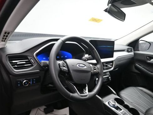 Certified 2025 Ford Escape SE w/ PHEV Premium Package FWD image 11