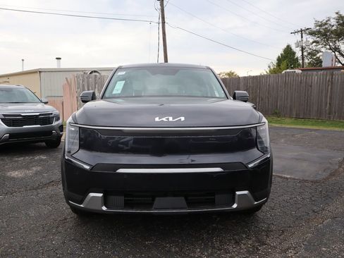 New 2026 Kia EV9 Light image 2
