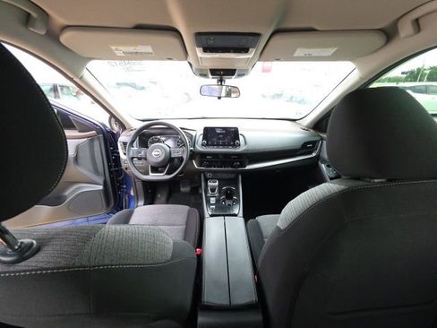 Used 2023 Nissan Rogue SV image 25