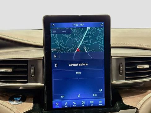 Used 2023 Ford Explorer Platinum w/ Technology Package AWD/4WD image 12