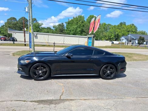 Used 2017 Ford Mustang Coupe RWD image 1
