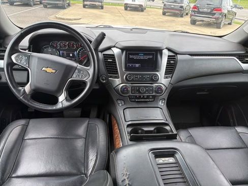 Used 2018 Chevrolet Suburban Premier AWD/4WD image 16