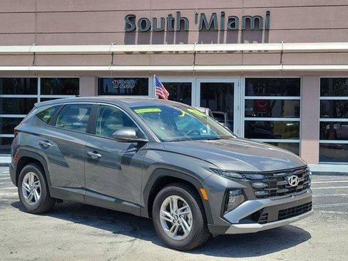 Used 2025 Hyundai Tucson SE FWD image 1