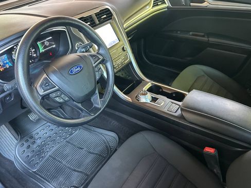 Used 2020 Ford Fusion SE FWD image 11