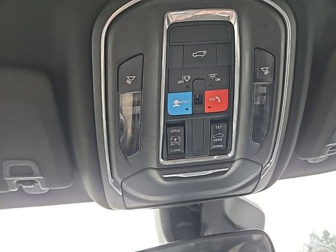 Used 2023 Jeep Grand Cherokee L Laredo image 21