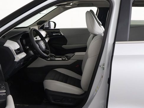 New 2025 Mitsubishi Outlander SE FWD image 29