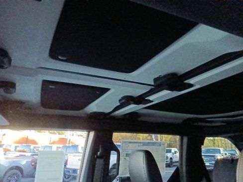 New 2025 Ford Bronco Badlands w/ Sasquatch Package image 13