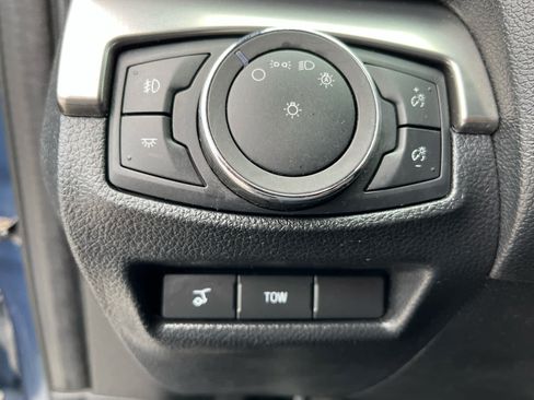Used 2018 Ford Explorer XLT w/ Equipment Group 201A AWD/4WD image 12