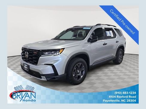 Certified 2025 Honda Pilot TrailSport image 1