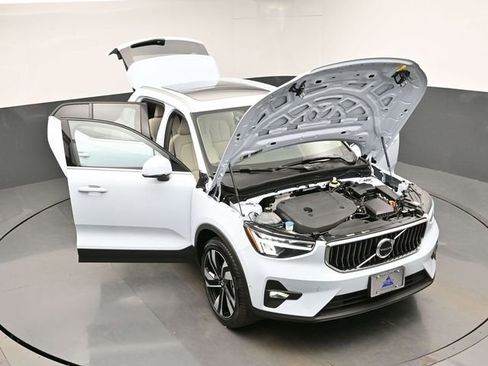 Used 2025 Volvo XC40 B5 Plus AWD/4WD image 48