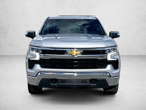 Used 2022 Chevrolet Silverado 1500 LT AWD/4WD image 3