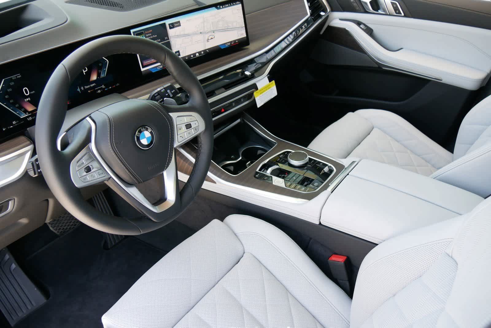 Used 2025 BMW X7 xDrive40i AWD/4WD image 6