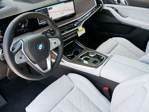Used 2025 BMW X7 xDrive40i image 6
