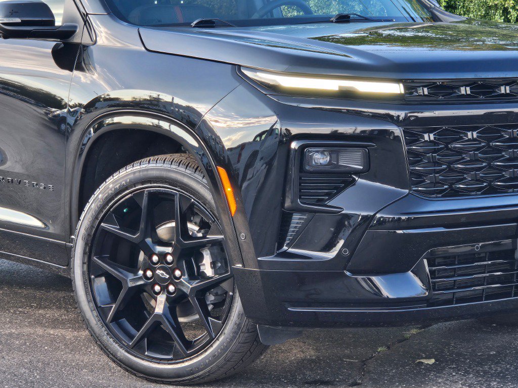 Used 2026 Chevrolet Traverse RS AWD/4WD image 2